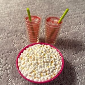 American Girl - Popcorn Bowl & Drinks